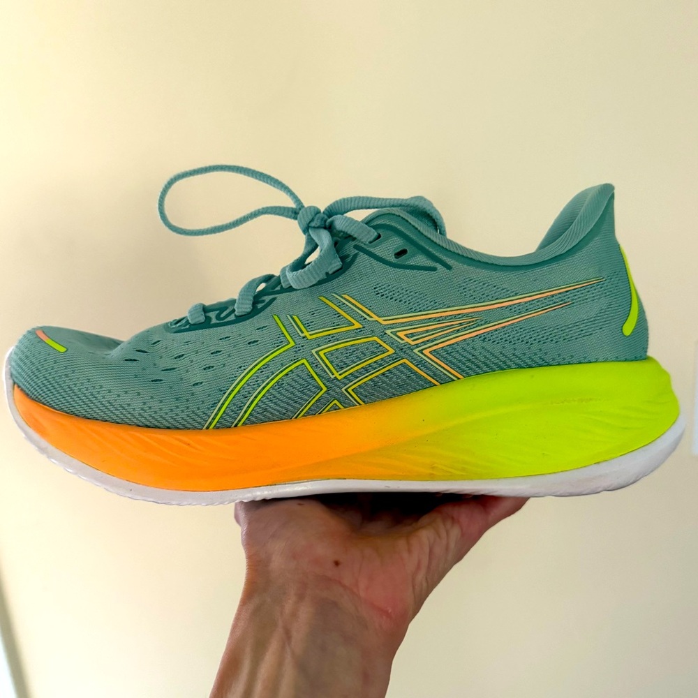 Asics Gel Cumulus 26 Women's Athletic Shoes - Size 8.5